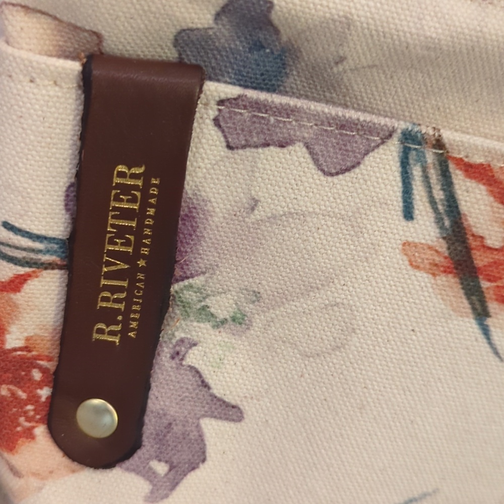 R. Riveter Otto Crossbody Floral Print Purse - Picture 10 of 14